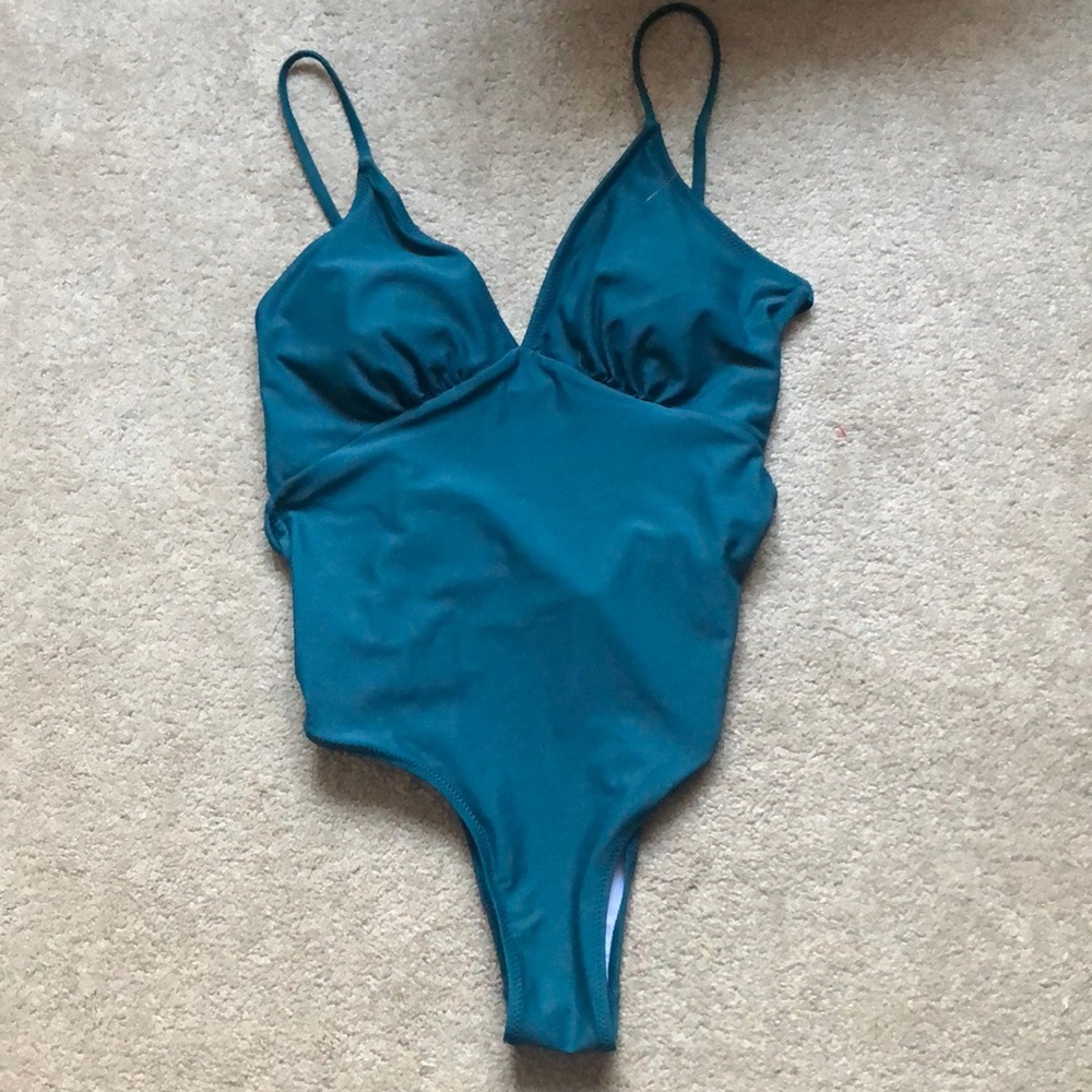 Cupshe one piece with open back